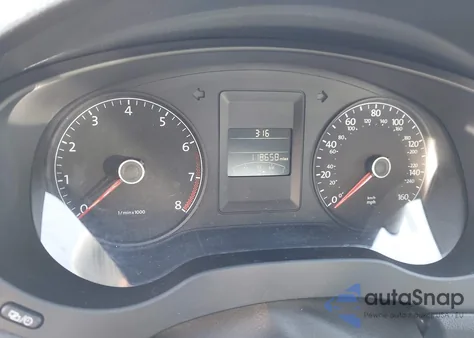 2013 Volkswagen Jetta 2.0L S z USA, uszkodzony, nr VIN 3VW2K7AJ4DM218302